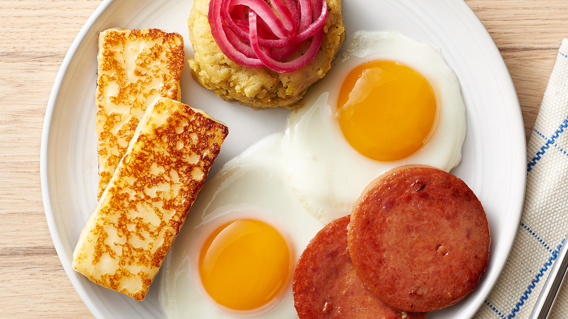 Dominican Breakfast – Mangú Tres Golpes