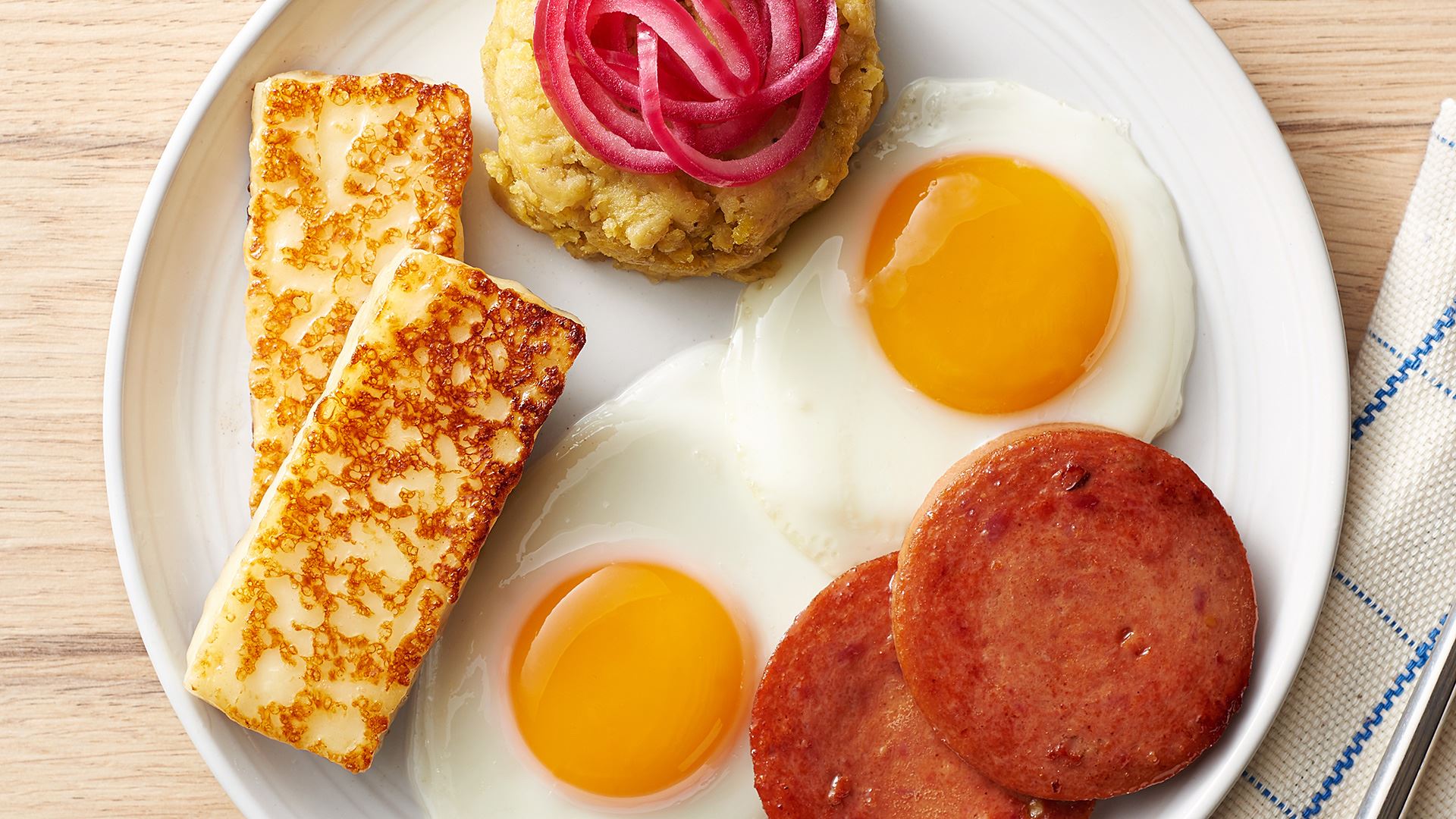 Dominican Breakfast – Mangú Tres Golpes
