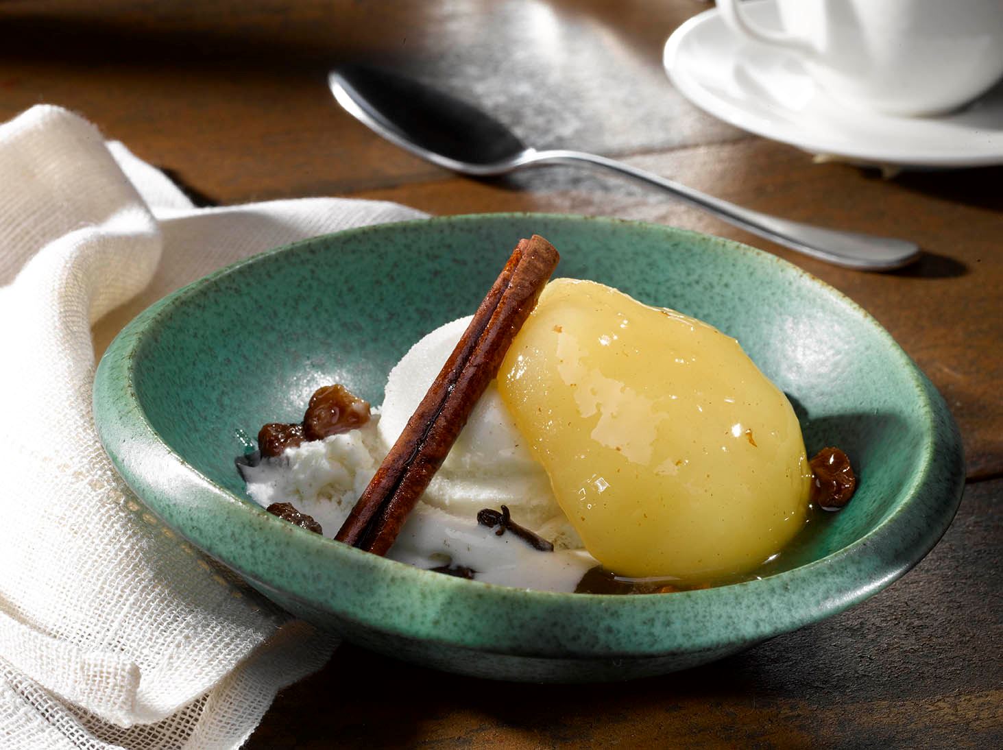 Poached Pears with Cinnamon and Vanilla
