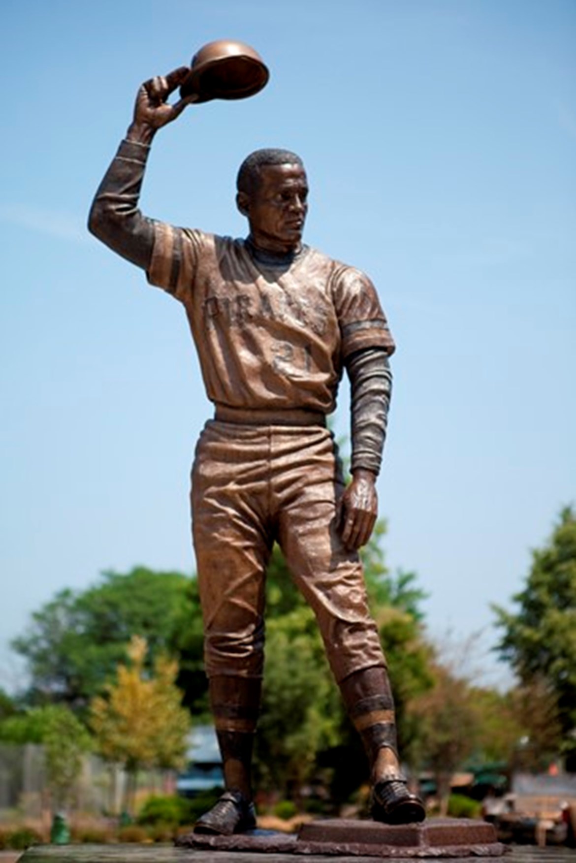 Press Release: Goya Honors the Lifetime Achievements of Roberto Clemente