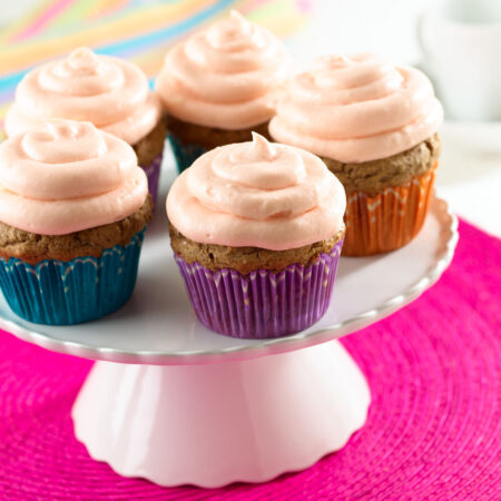 Cupcakes de Frijol Negro con Glaseado de Guayaba