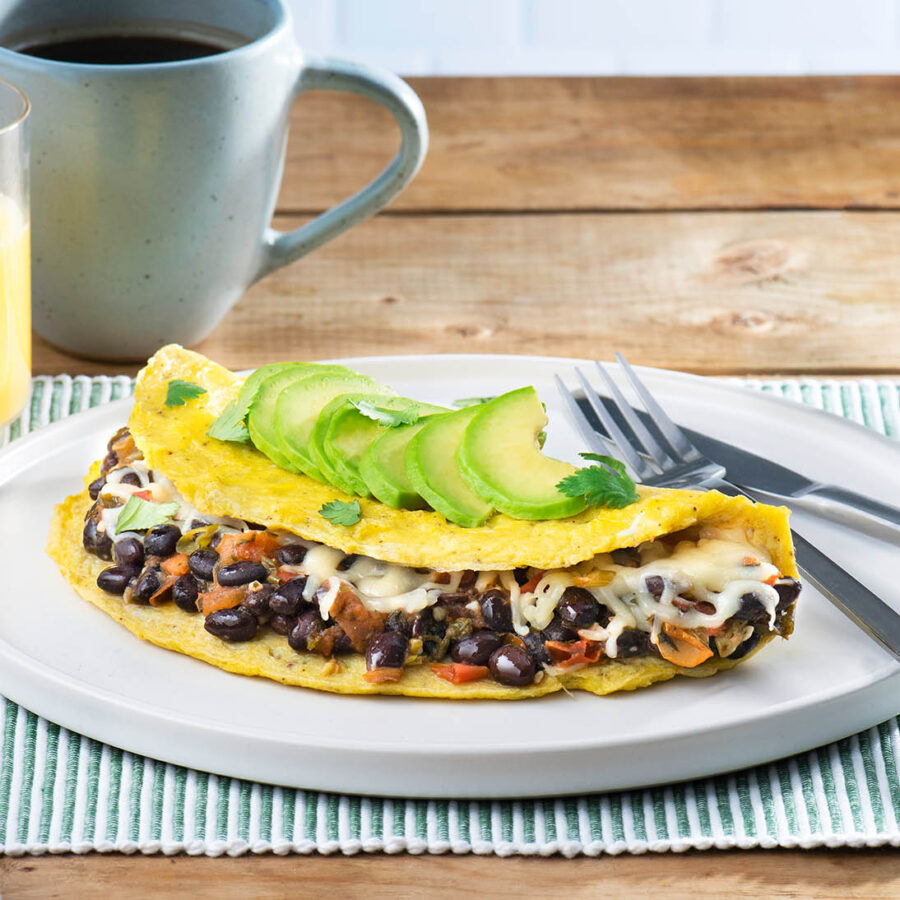 Omelette de Frijoles Negros con Salsa Verde