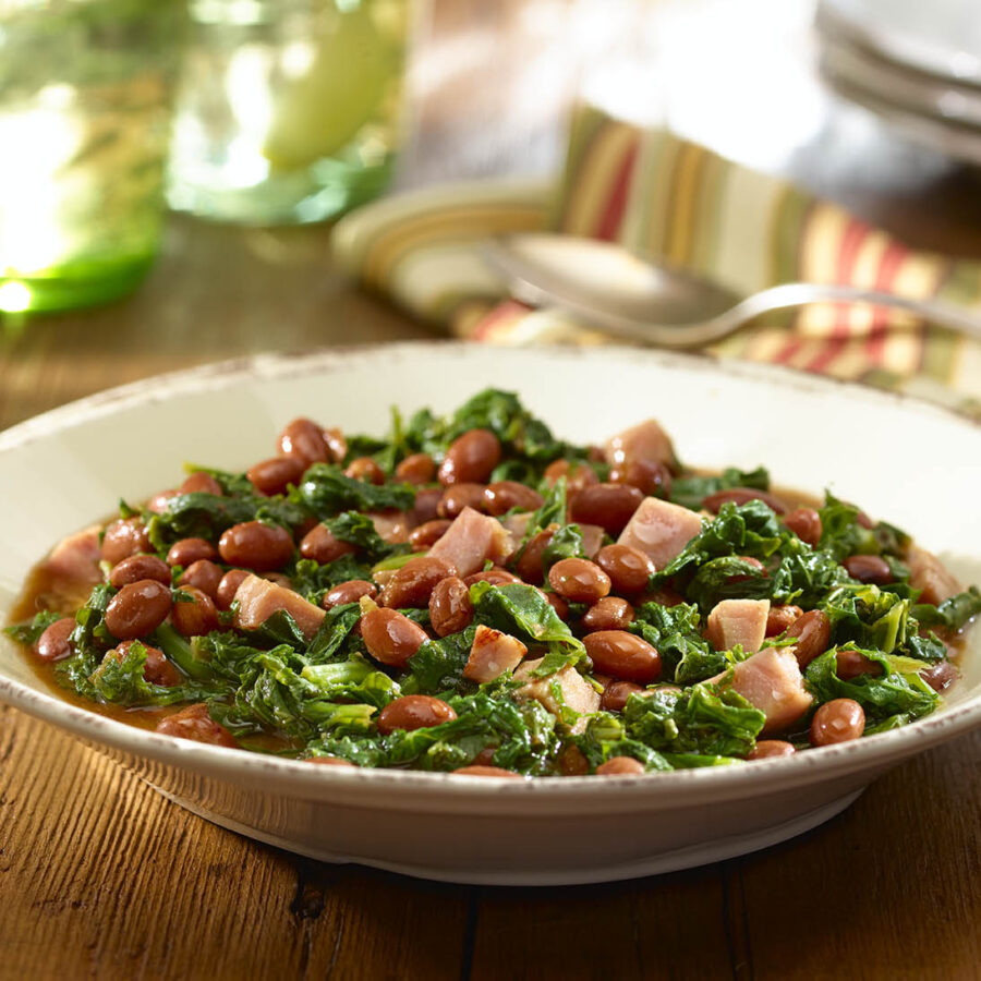 Habichuelas Rosadas con Jamón y Col