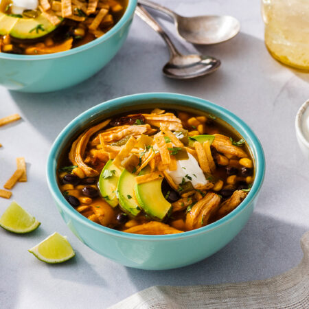 Sopa de Pollo con Tortillas