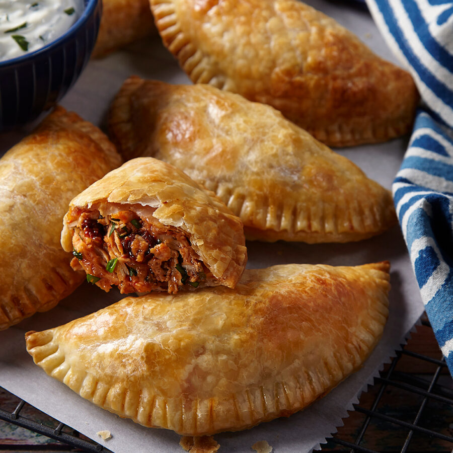 Empanadas de Pollo con Chipotle