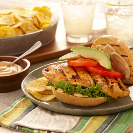 Emparedado de Pollo con Chipotle