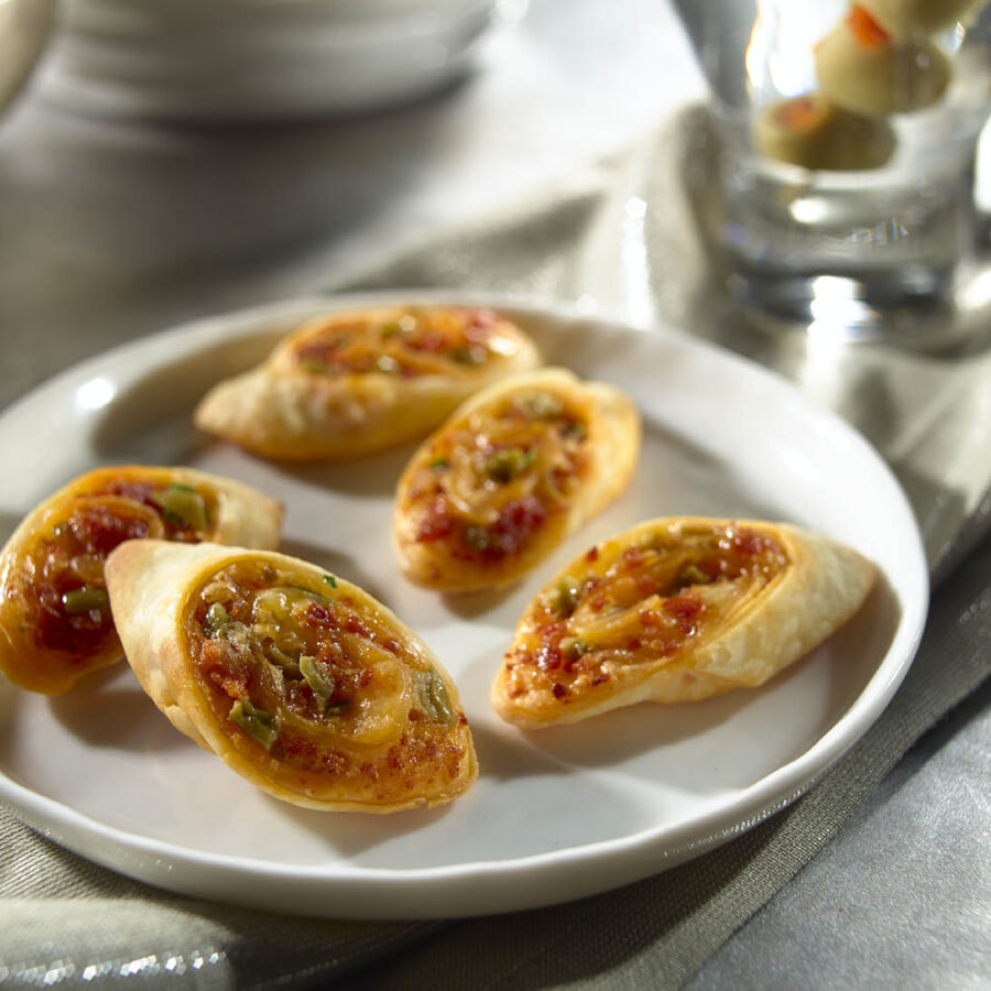 Rollitos de Hojaldre con Aceitunas y Chorizo