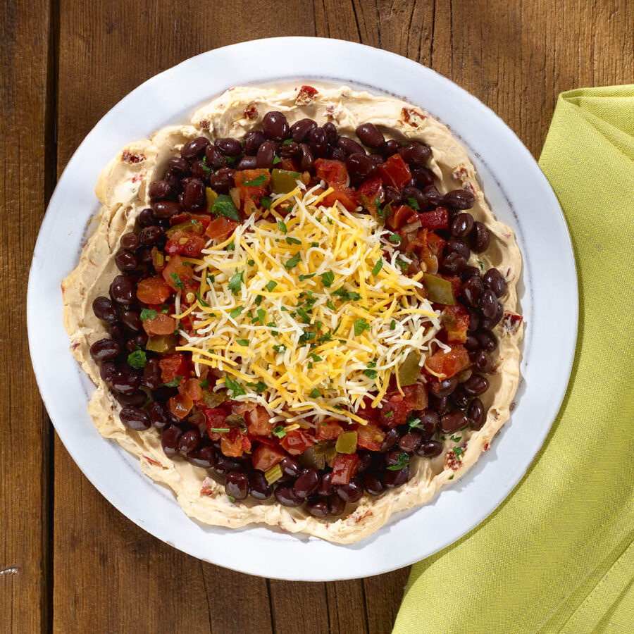 Dip de Frijoles Negros y Chipotle en Capas