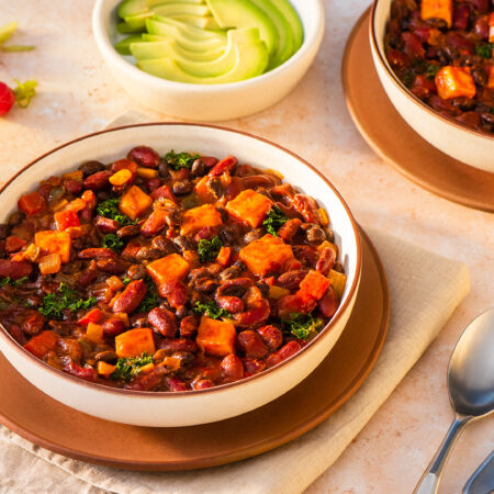 Chili Vegetariano Fácil con Col Rizado y Camote