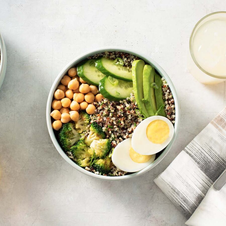 Bowl de Ensalada Verde y Quinua