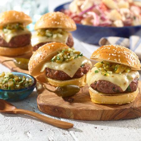 Mini Hamburguesas Latinas con Jalapeño