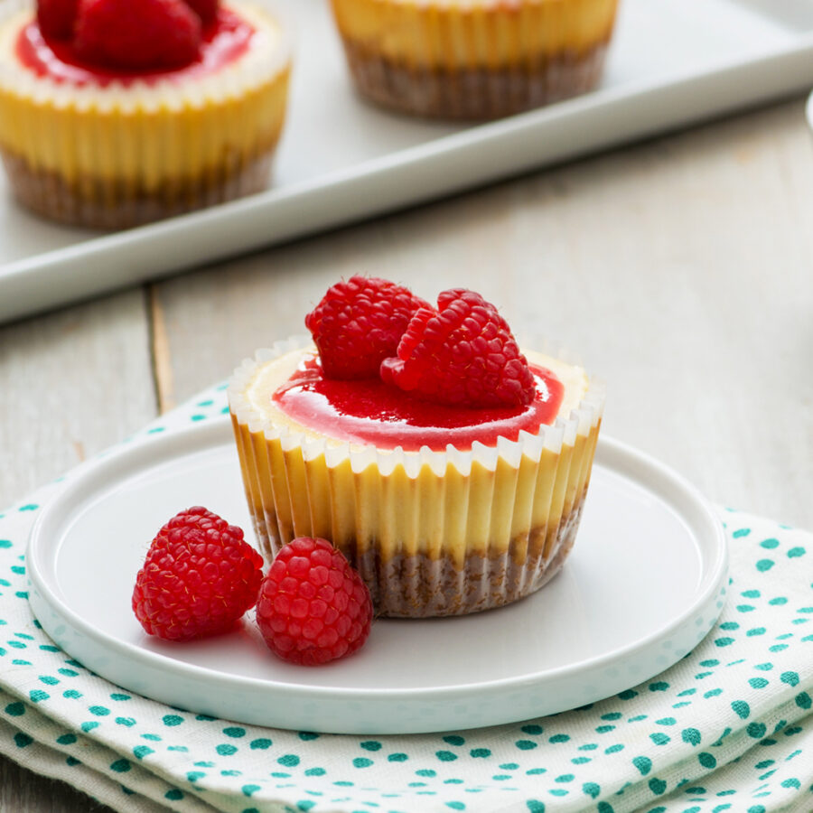 Mini-Cheesecakes de Queso con Limón y Frambuesas