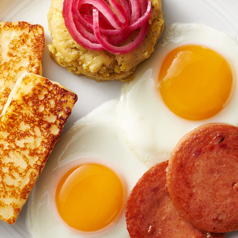 Dominican Breakfast – Mangú Tres Golpes