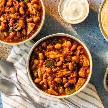 Chili de Puerco Ahumado con Frijoles Pintos