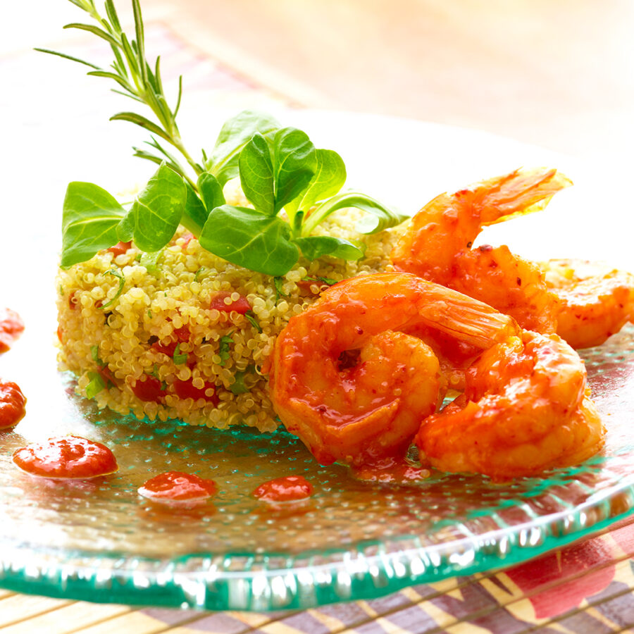 Camarones a la Diabla con Ensalada de Quinoa