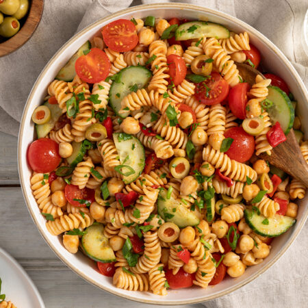 Ensalada de Pasta con Garbanzos y Pimientos
