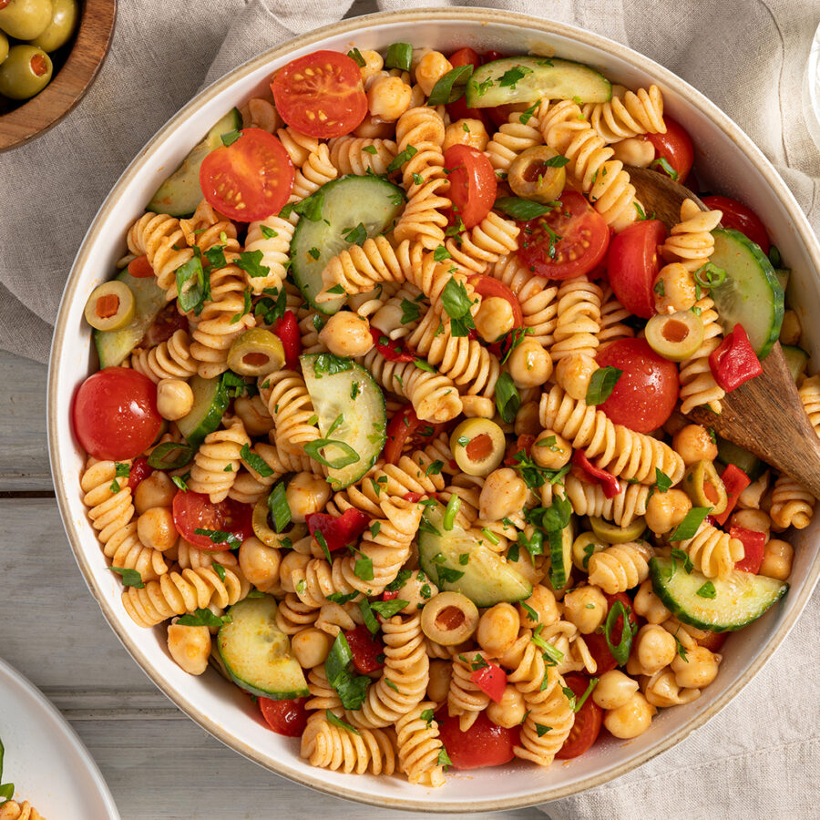 Ensalada de Pasta con Garbanzos y Pimientos