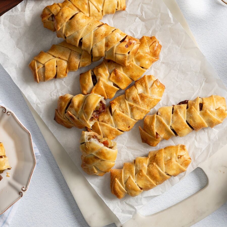 Hojaldrado de Dátiles, Aceitunas y Queso
