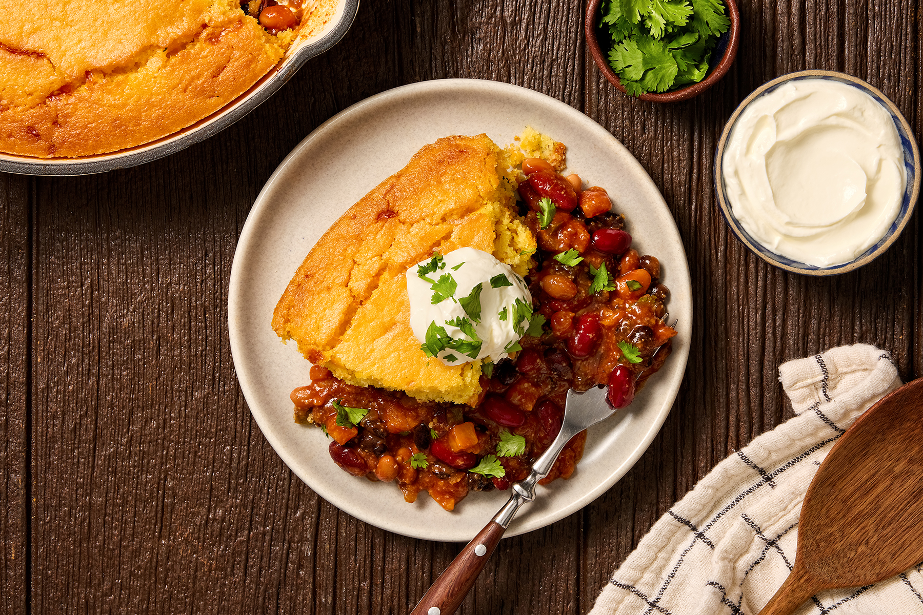 Chili de Frijoles y Camote con Pan de Maíz a la Sartén