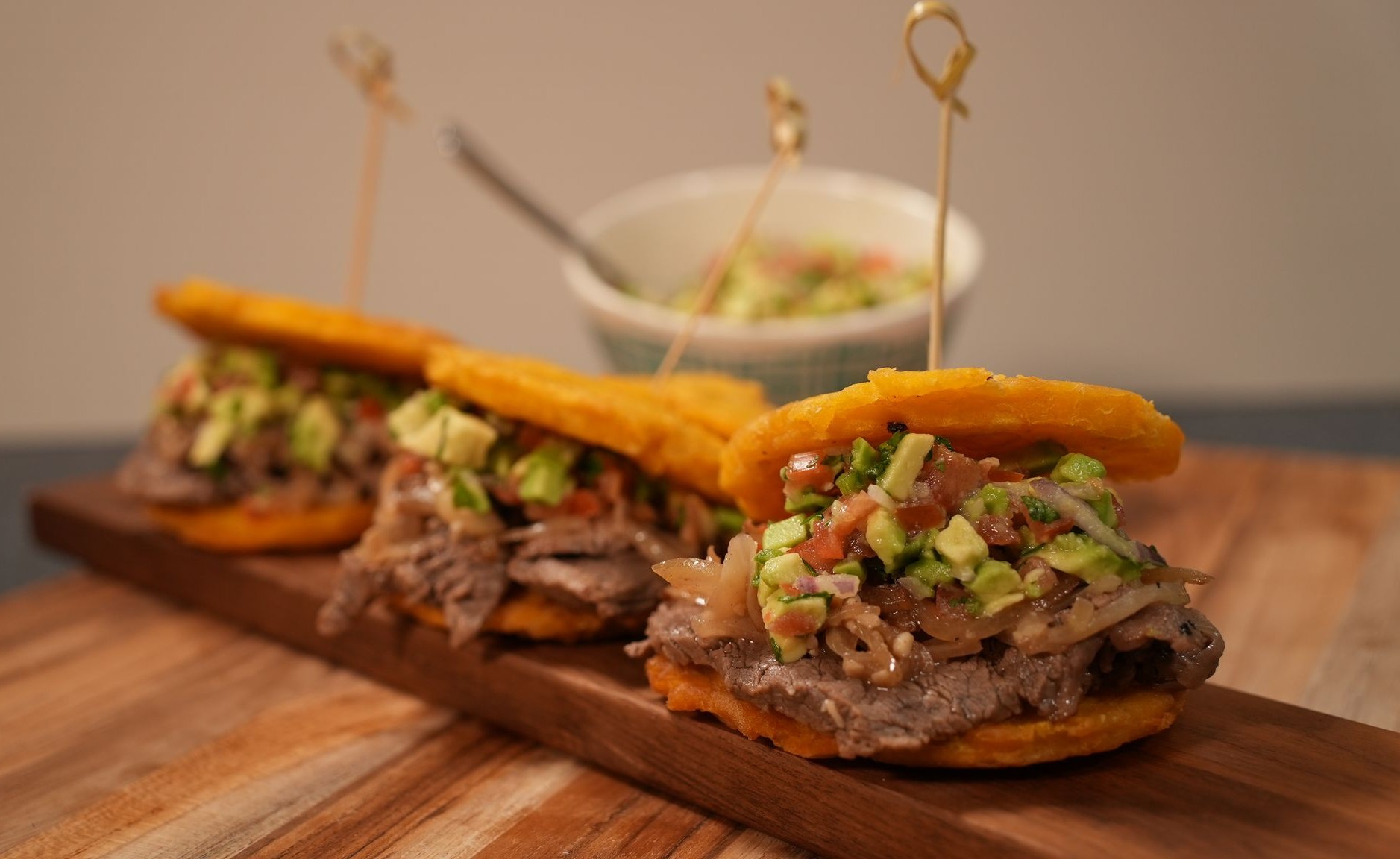 Bistec Encebollado Tostones Sandwich with Salsa